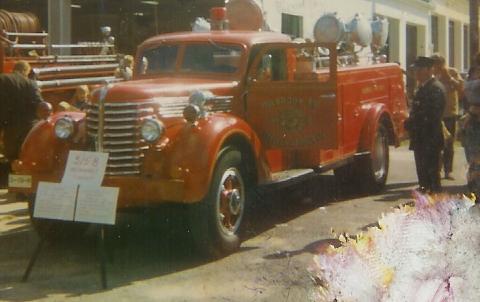 (3-15-8) 1947 Diamond-T Floodlight Truck
